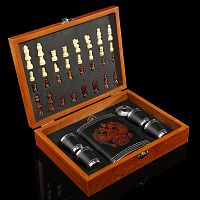 Набор подарочный 7 в 1: фляжка 8oz с Гербом, 4 рюмки, воронка, шахматы, 18х24см Набор подарочный 7 в 1: фляжка 8oz с Гербом, 4 рюмки, воронка, шахматы, 18х24см